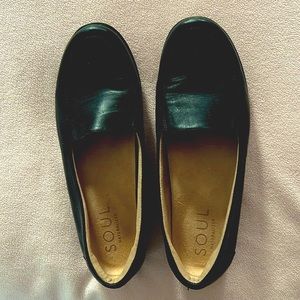 Soul Naturalizer Leather upper loafers minimal wear.Almost new .